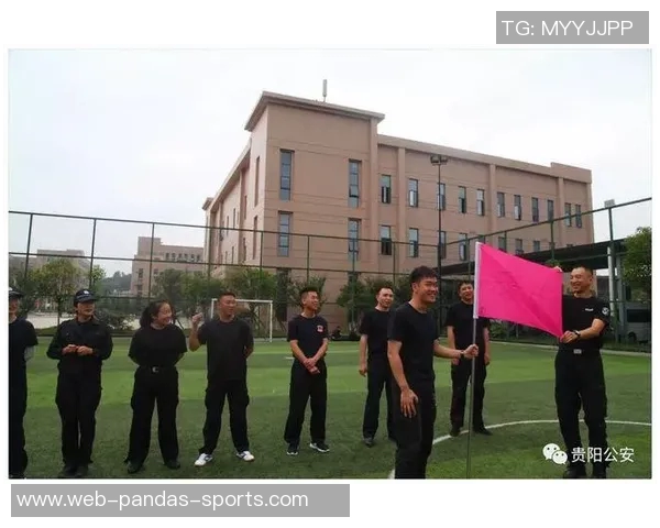 足球队训的科学管理与团队协作提升运动员竞技水平的有效策略